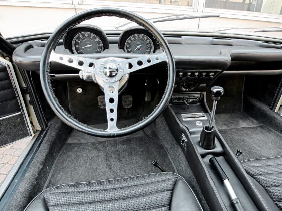 Alfa Romeo Montreal 1967 - interior