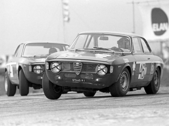 Alfa Romeo GTA 1300 Junior on race